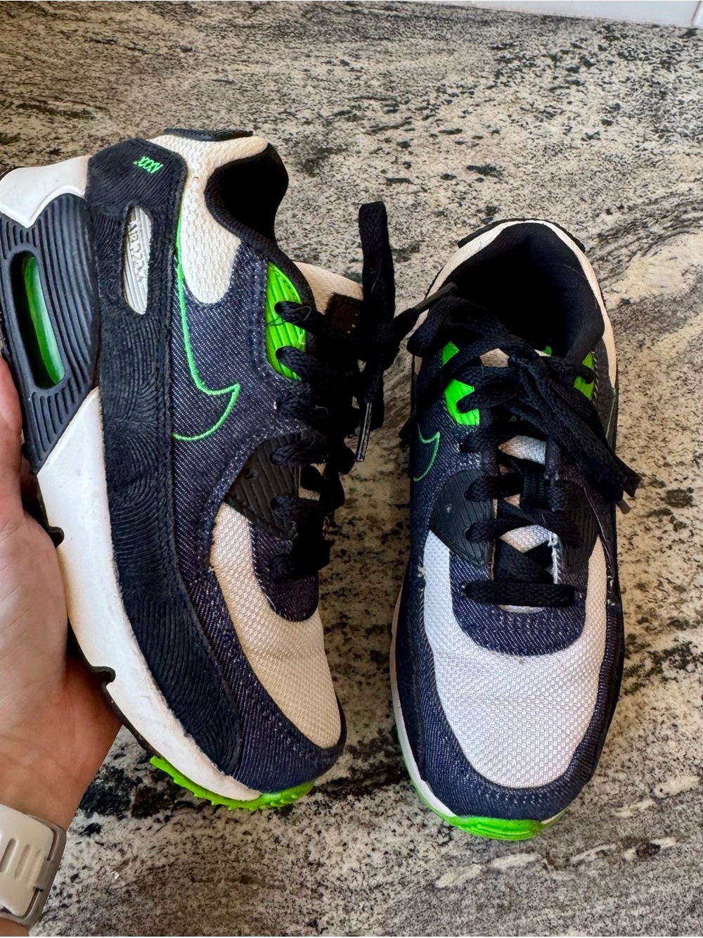 Nike Air Max 90 SE (Special Edition) "Scream Green”. Kids size 2.5 Y. VGUC